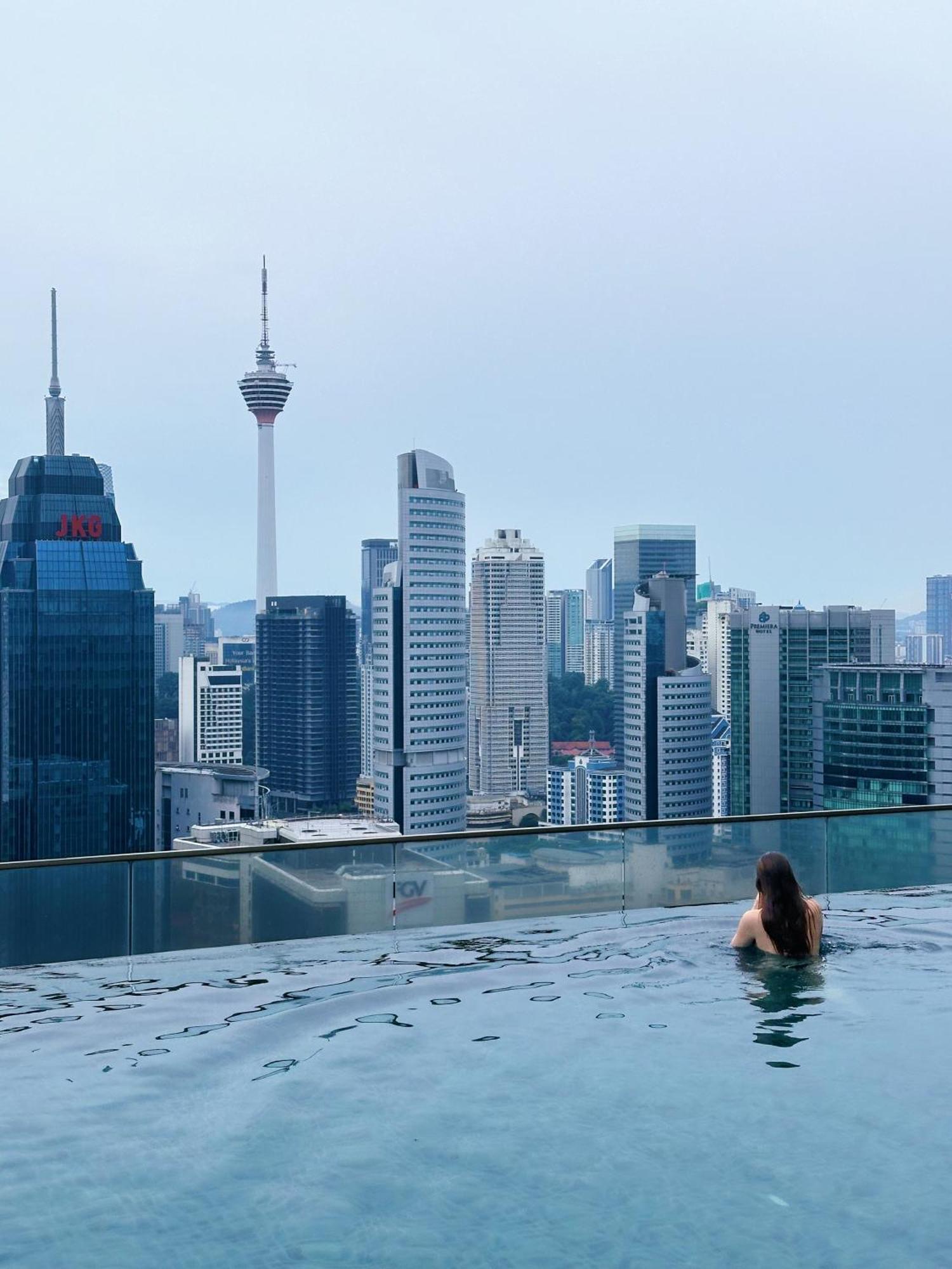 Modern Bauhaus Studio At Regalia Klcc Infinity Pool Kuala Lumpur Exterior foto
